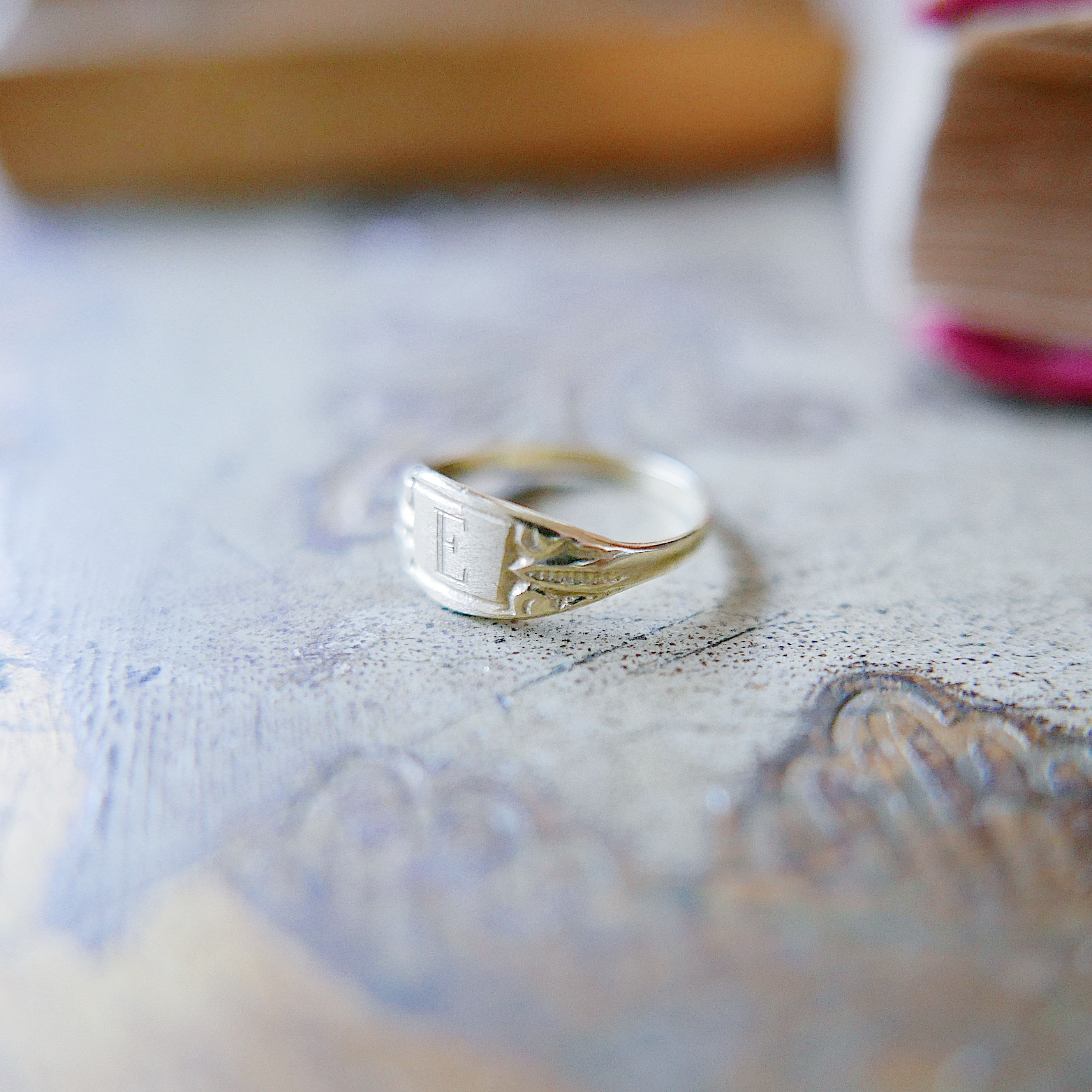 Vintage 14k E signet Ring