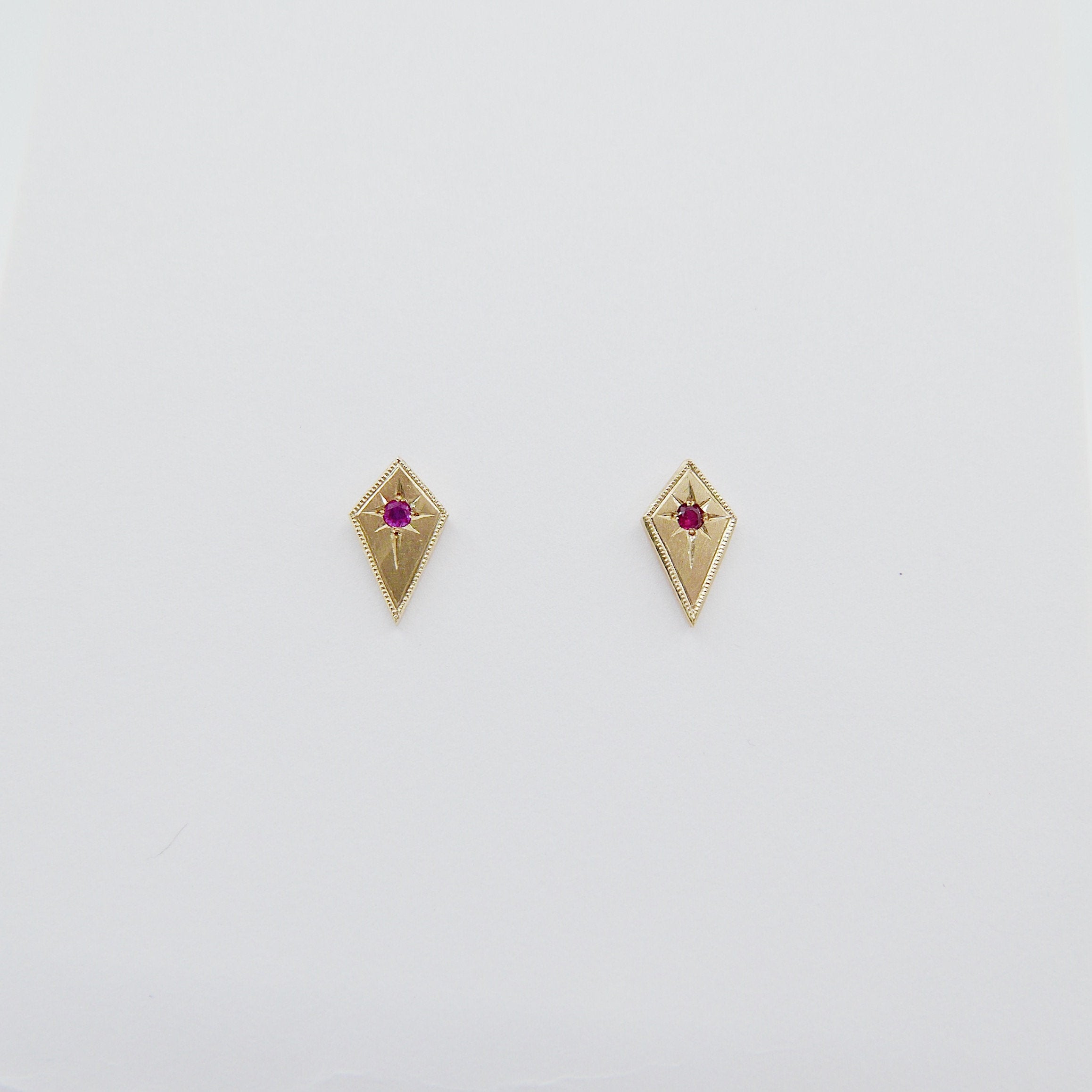 14k Diamond shape earrings, Modern kite earrings with Ruby, kite earrings, gold and ruby diamond earrings, ruby earrings, diamond shaped