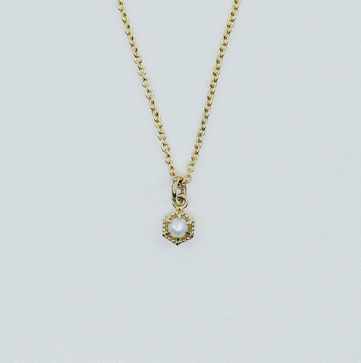 Frame Mini Pearl Necklace, small dainty pearl necklace, pearl solitaire necklace, small pearl necklace, pearl setting necklace