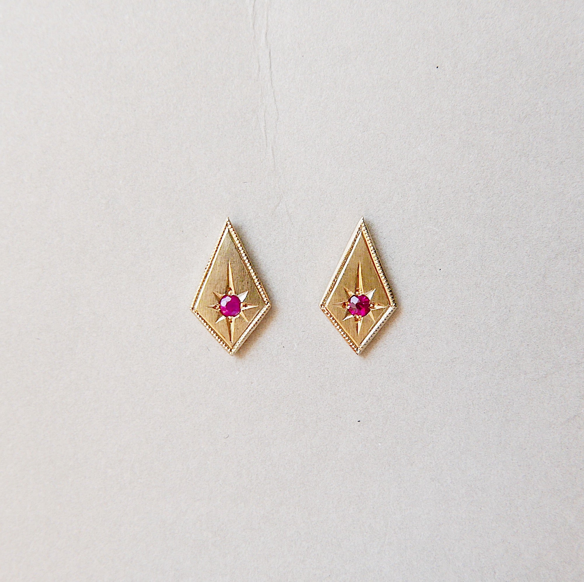 14k Diamond shape earrings, Modern kite earrings with Ruby, kite earrings, gold and ruby diamond earrings, ruby earrings, diamond shaped