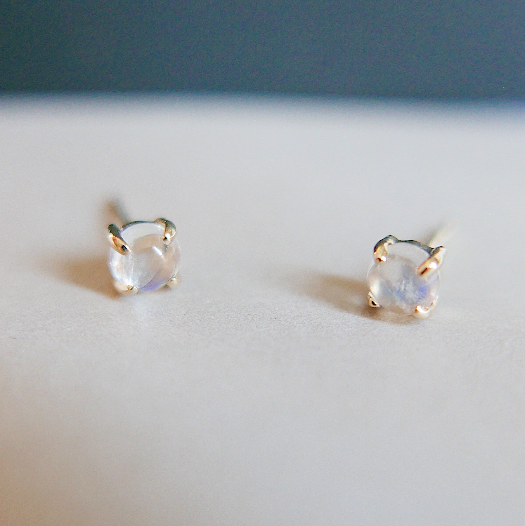 Moonstone Stud Earring 14kgold